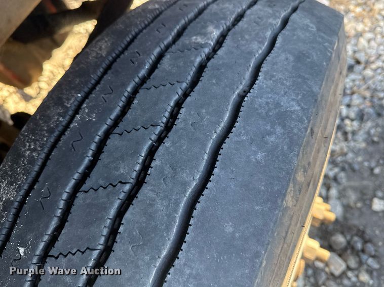 image for item YA0283 2017 Kenworth T880 truck cab and chassis