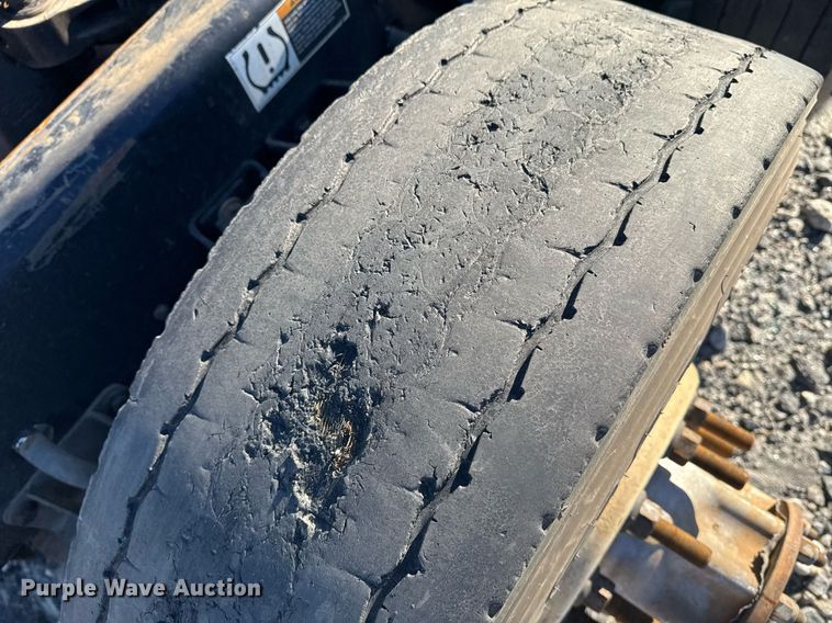 image for item YA0283 2017 Kenworth T880 truck cab and chassis