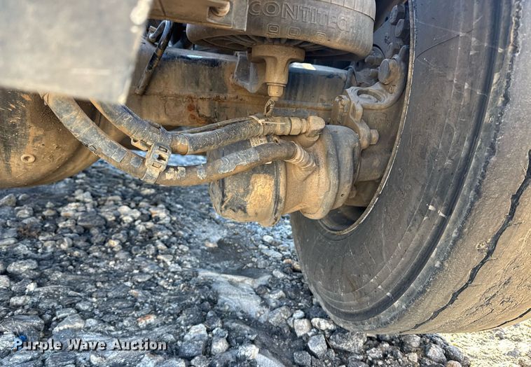 image for item YA0283 2017 Kenworth T880 truck cab and chassis