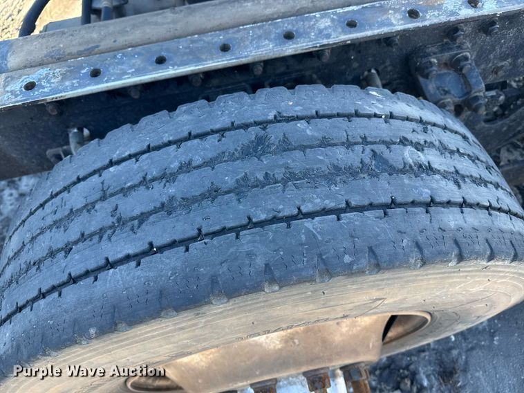 image for item YA0283 2017 Kenworth T880 truck cab and chassis