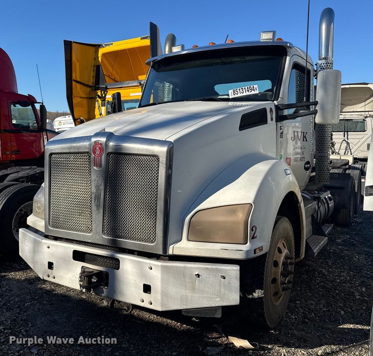 image for item YA0284 2017 Kenworth T880 truck cab and chassis