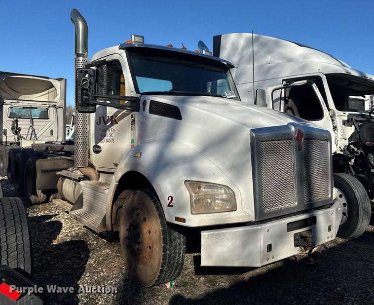 image for item YA0284 2017 Kenworth T880 truck cab and chassis