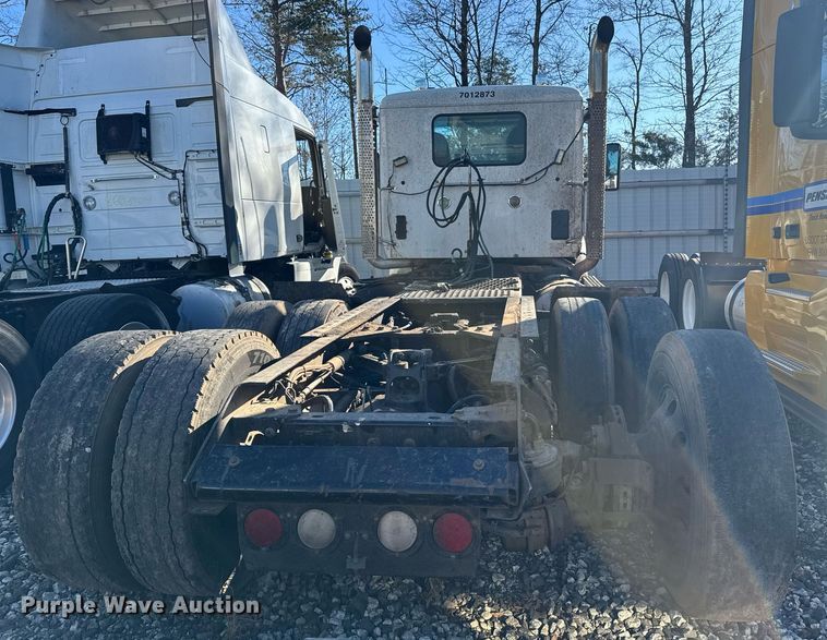 image for item YA0284 2017 Kenworth T880 truck cab and chassis