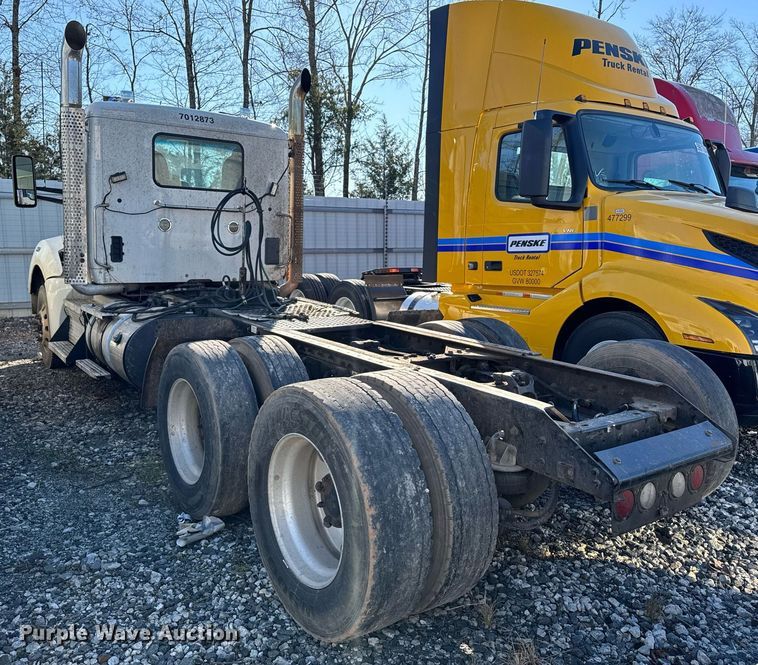 image for item YA0284 2017 Kenworth T880 truck cab and chassis