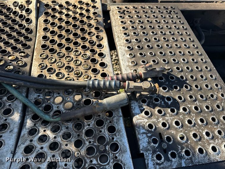 image for item YA0284 2017 Kenworth T880 truck cab and chassis