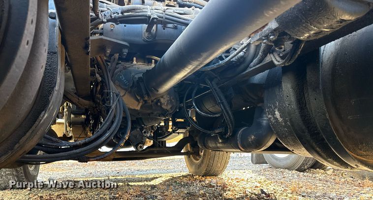 image for item YA0284 2017 Kenworth T880 truck cab and chassis