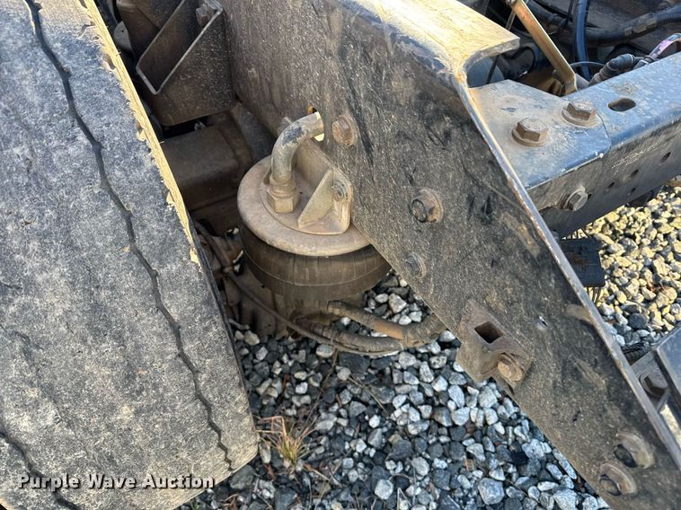 image for item YA0284 2017 Kenworth T880 truck cab and chassis