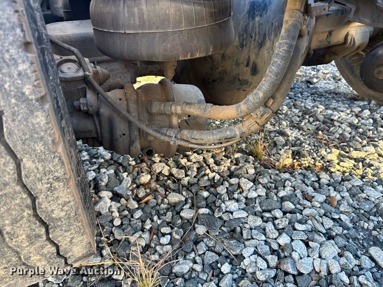 image for item YA0284 2017 Kenworth T880 truck cab and chassis