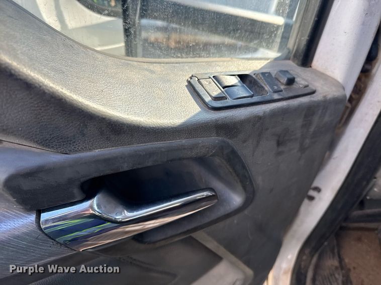 image for item YA0284 2017 Kenworth T880 truck cab and chassis