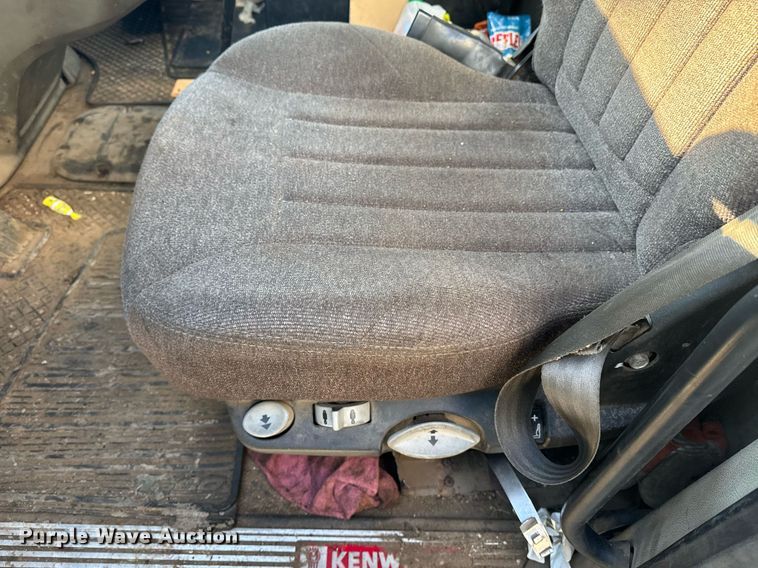 image for item YA0284 2017 Kenworth T880 truck cab and chassis