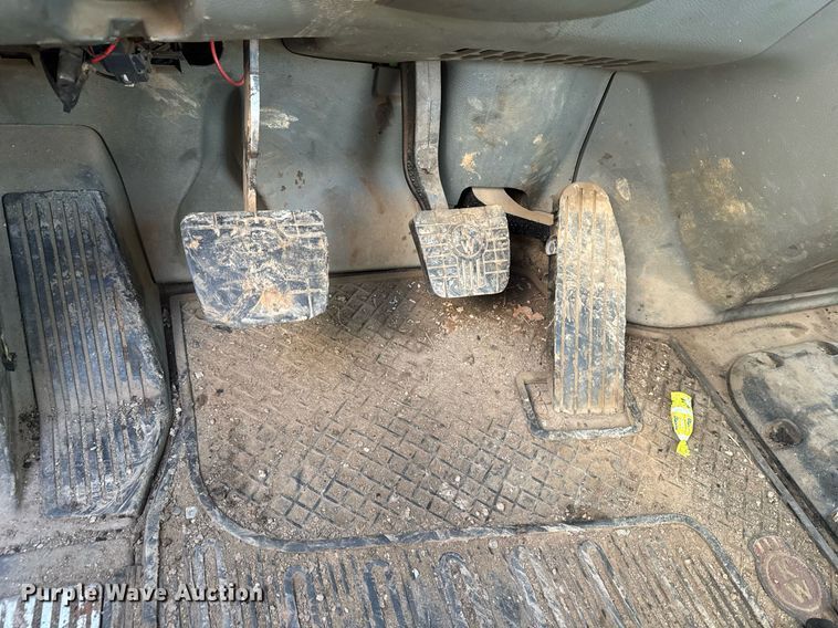 image for item YA0284 2017 Kenworth T880 truck cab and chassis