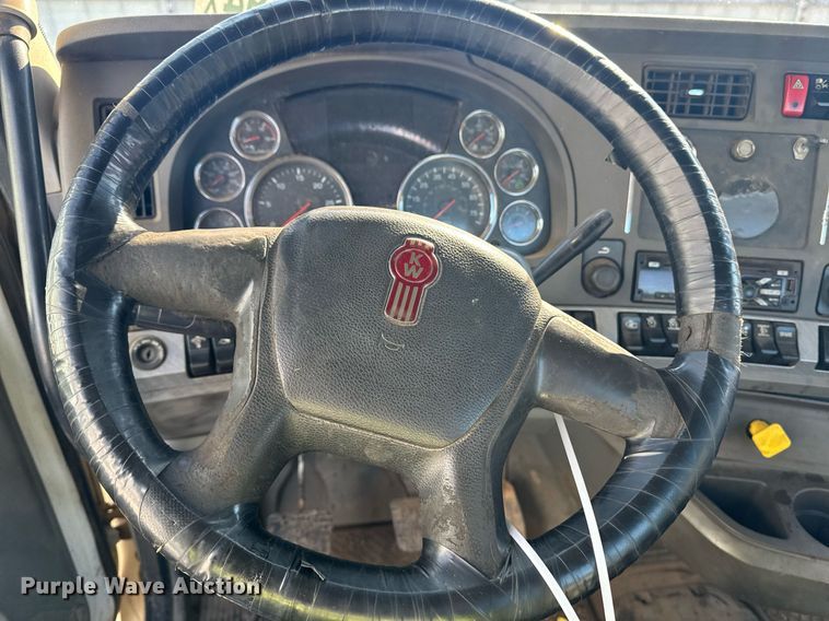 image for item YA0284 2017 Kenworth T880 truck cab and chassis