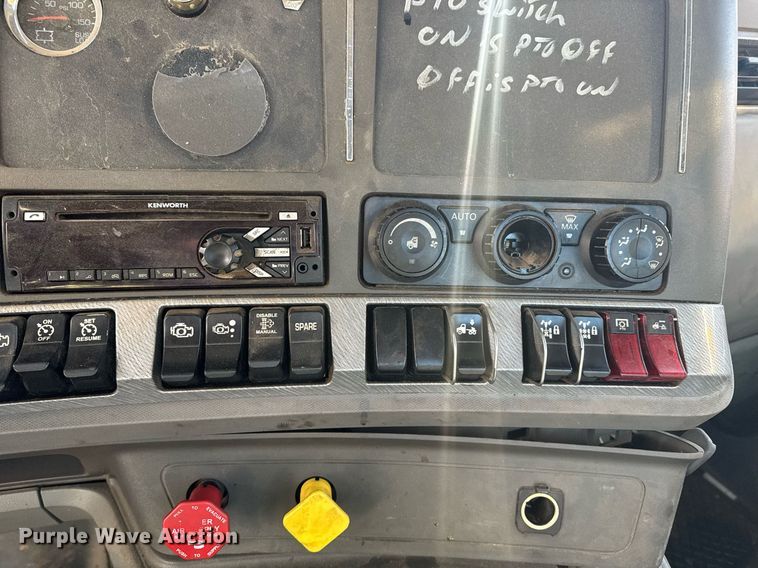 image for item YA0284 2017 Kenworth T880 truck cab and chassis