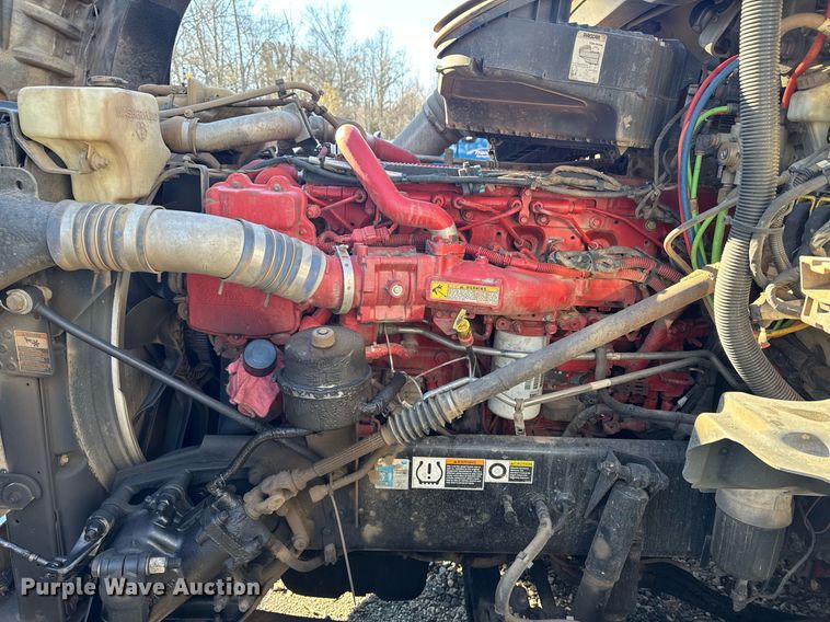 image for item YA0284 2017 Kenworth T880 truck cab and chassis