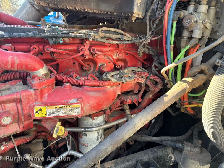 image for item YA0284 2017 Kenworth T880 truck cab and chassis