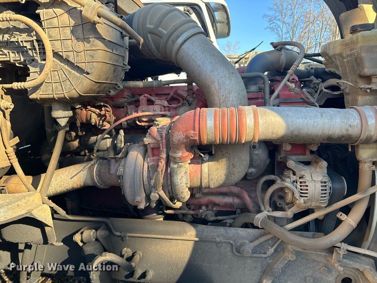 image for item YA0284 2017 Kenworth T880 truck cab and chassis