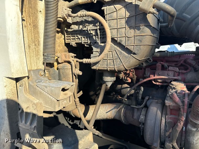 image for item YA0284 2017 Kenworth T880 truck cab and chassis