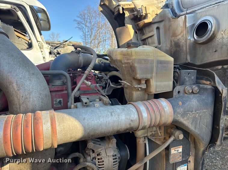 image for item YA0284 2017 Kenworth T880 truck cab and chassis