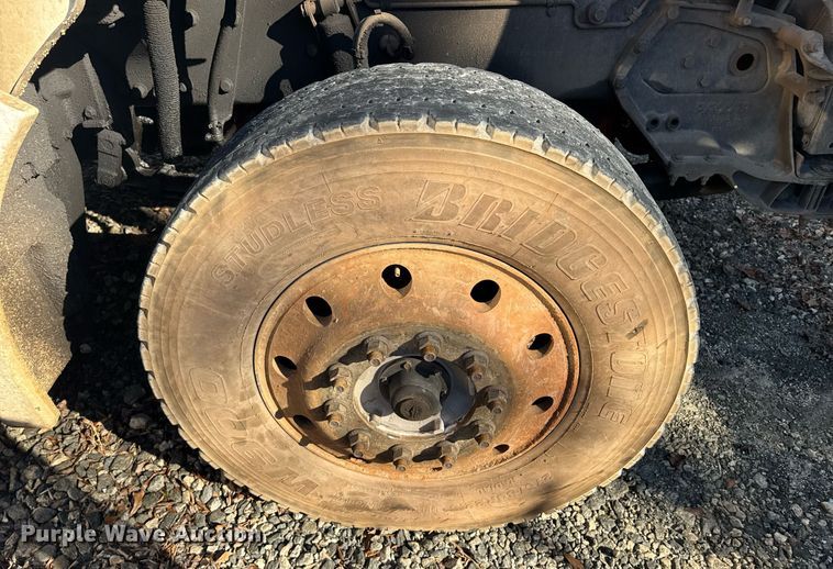 image for item YA0284 2017 Kenworth T880 truck cab and chassis