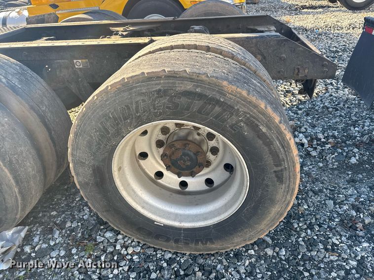 image for item YA0284 2017 Kenworth T880 truck cab and chassis