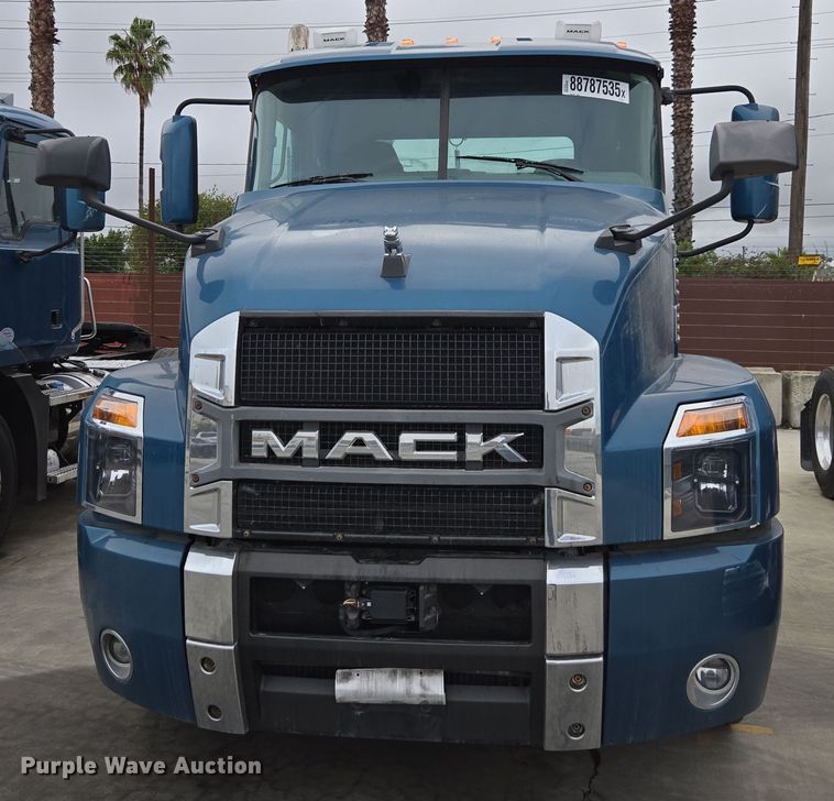 image for item YA0295 2019 Mack Anthem AN42T semi truck
