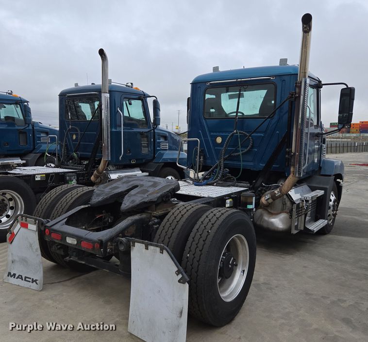 image for item YA0295 2019 Mack Anthem AN42T semi truck