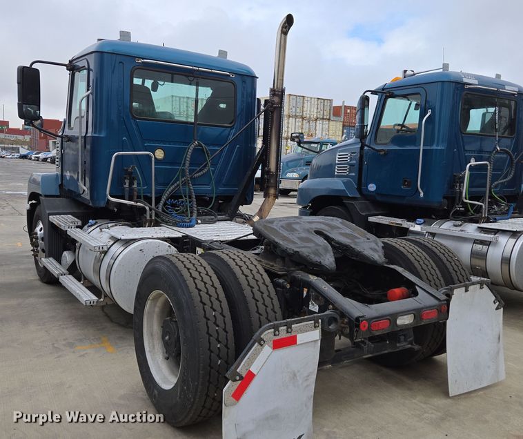 image for item YA0295 2019 Mack Anthem AN42T semi truck