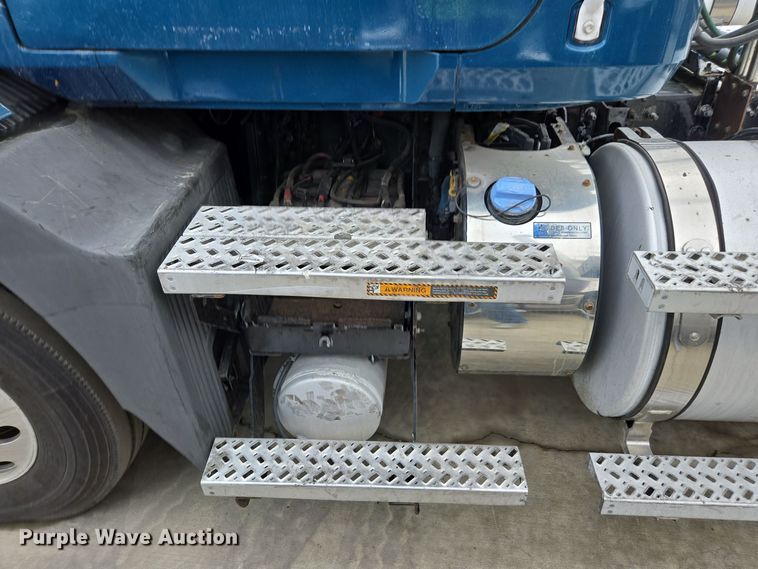 image for item YA0295 2019 Mack Anthem AN42T semi truck