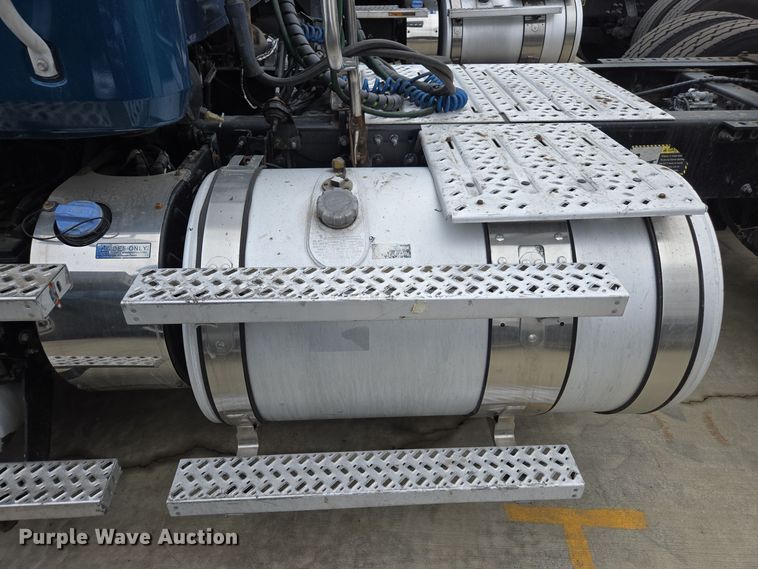 image for item YA0295 2019 Mack Anthem AN42T semi truck