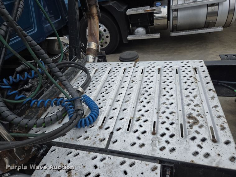 image for item YA0295 2019 Mack Anthem AN42T semi truck