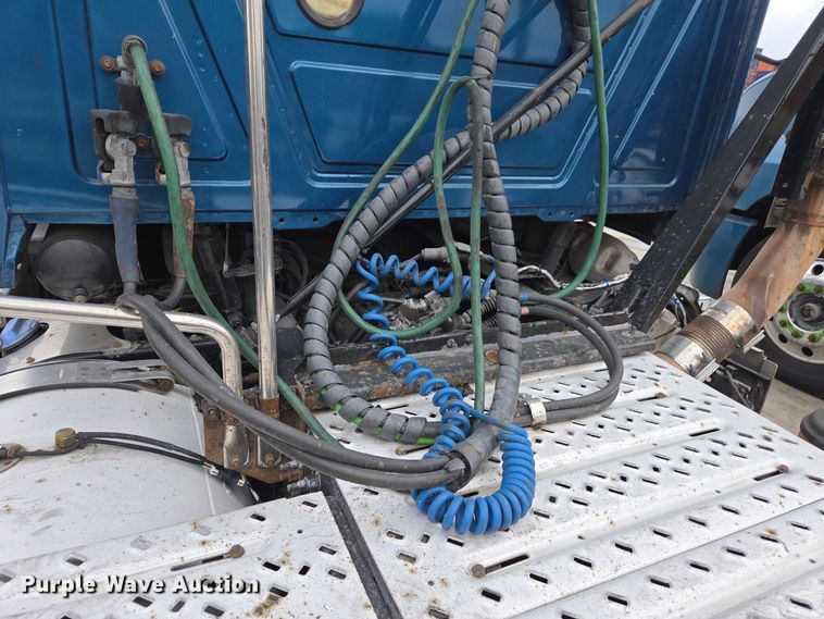 image for item YA0295 2019 Mack Anthem AN42T semi truck