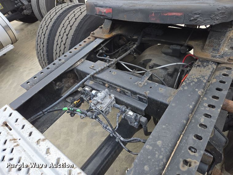 image for item YA0295 2019 Mack Anthem AN42T semi truck