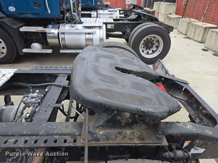 image for item YA0295 2019 Mack Anthem AN42T semi truck