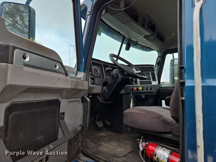 image for item YA0295 2019 Mack Anthem AN42T semi truck