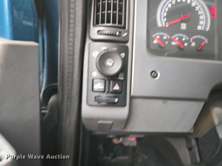 image for item YA0295 2019 Mack Anthem AN42T semi truck