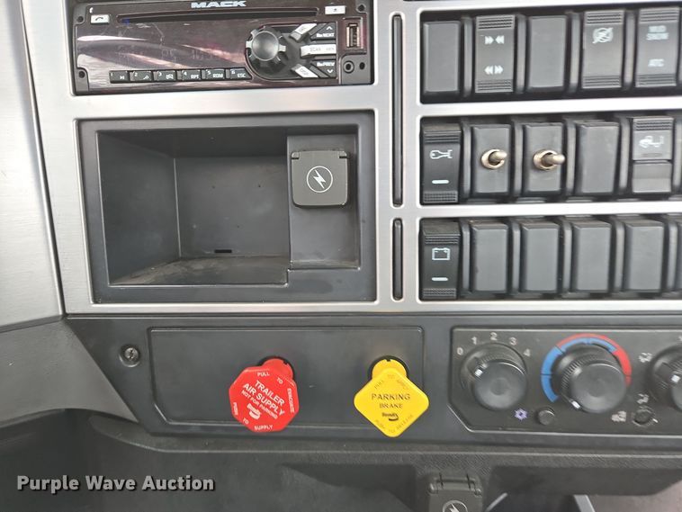 image for item YA0295 2019 Mack Anthem AN42T semi truck