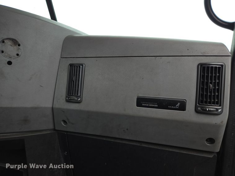 image for item YA0295 2019 Mack Anthem AN42T semi truck