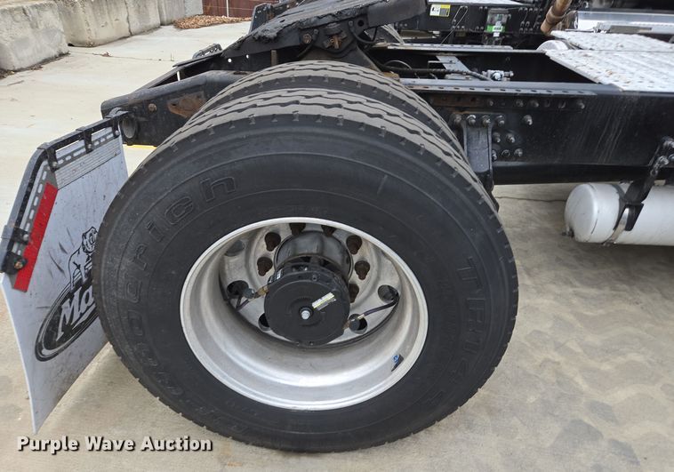 image for item YA0295 2019 Mack Anthem AN42T semi truck