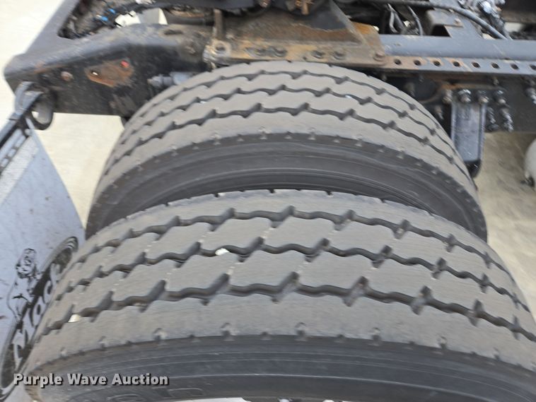 image for item YA0295 2019 Mack Anthem AN42T semi truck