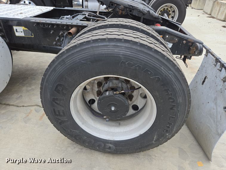 image for item YA0295 2019 Mack Anthem AN42T semi truck