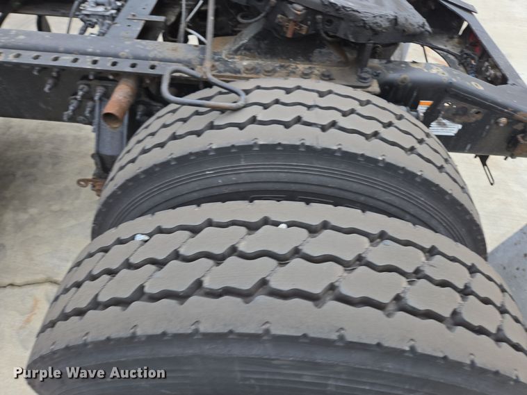 image for item YA0295 2019 Mack Anthem AN42T semi truck