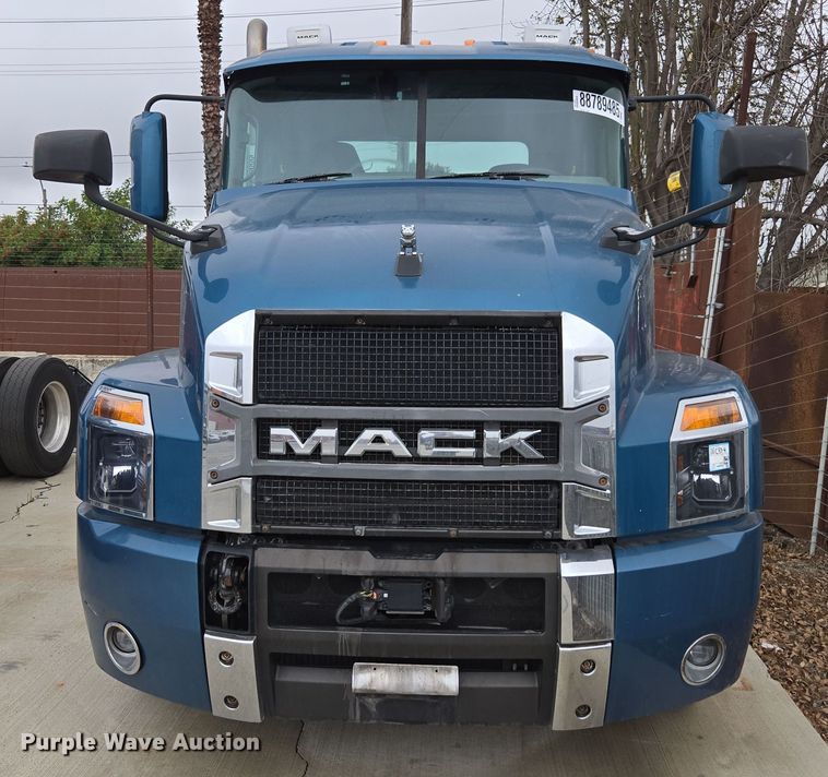 image for item YA0296 2019 Mack Anthem AN42T semi truck