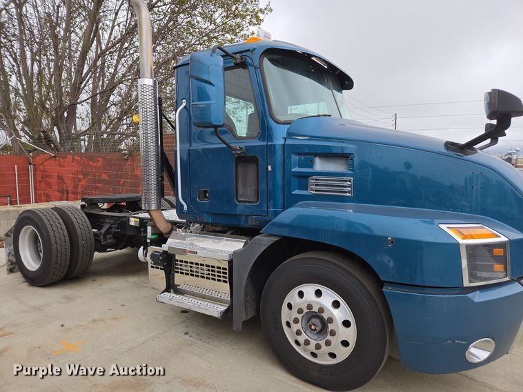 image for item YA0296 2019 Mack Anthem AN42T semi truck
