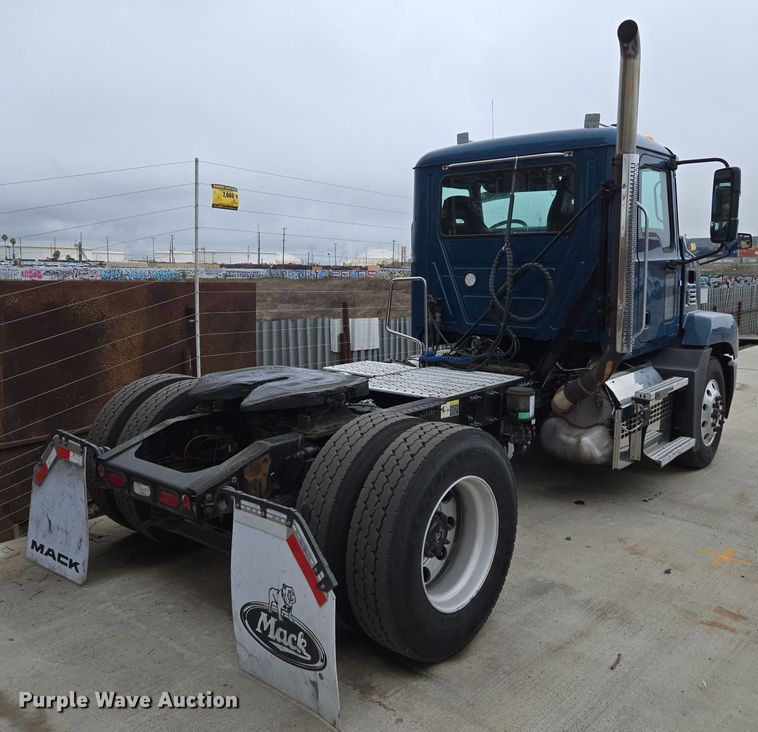 image for item YA0296 2019 Mack Anthem AN42T semi truck