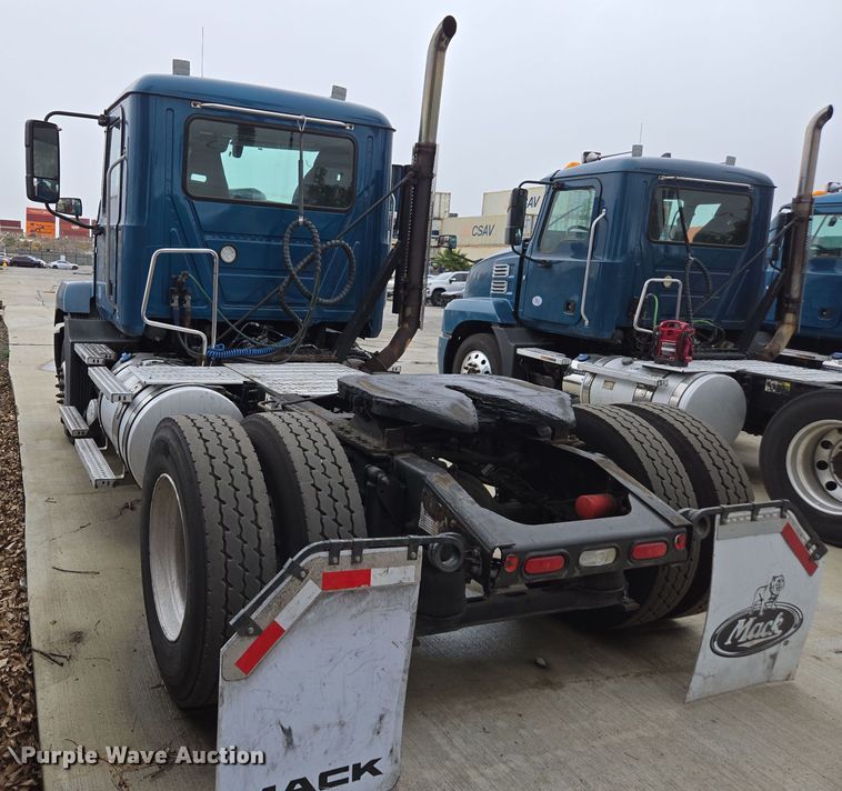 image for item YA0296 2019 Mack Anthem AN42T semi truck