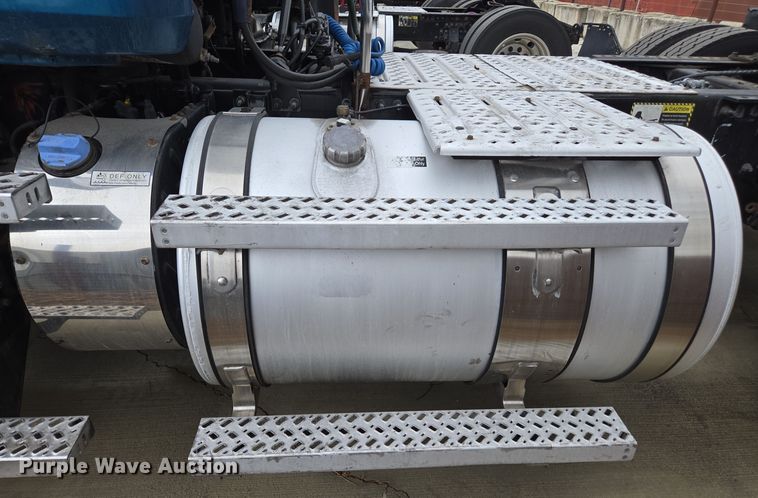 image for item YA0296 2019 Mack Anthem AN42T semi truck