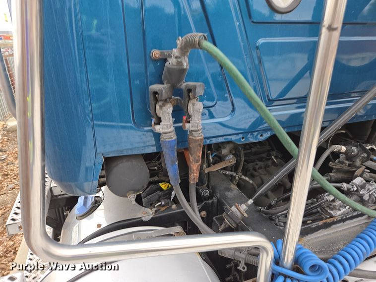 image for item YA0296 2019 Mack Anthem AN42T semi truck