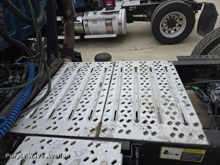 image for item YA0296 2019 Mack Anthem AN42T semi truck