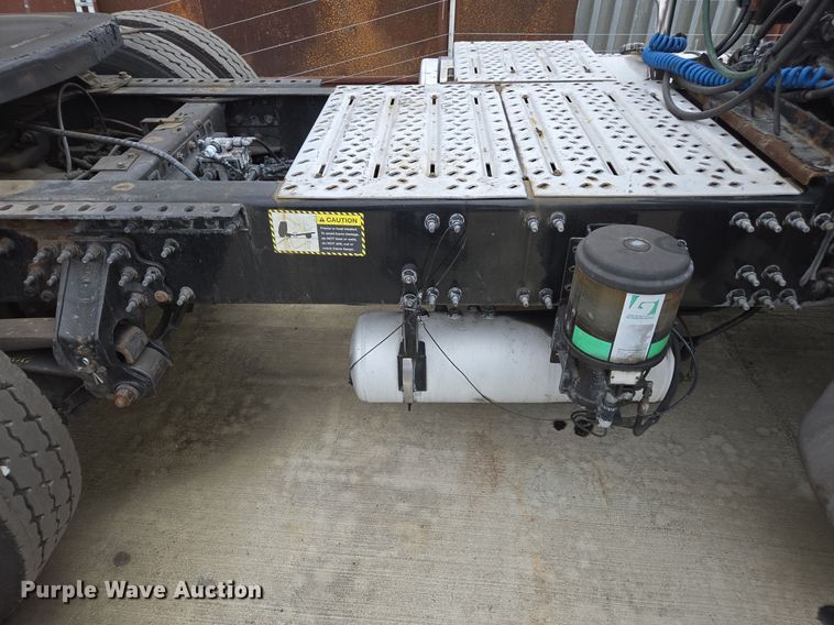 image for item YA0296 2019 Mack Anthem AN42T semi truck