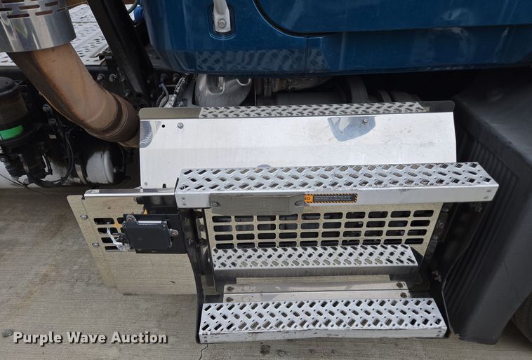 image for item YA0296 2019 Mack Anthem AN42T semi truck